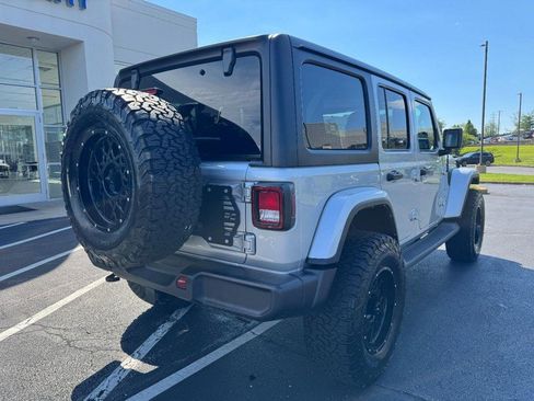 Used 2022 Jeep Wrangler Unlimited Sahara w/ Cold Weather Group AWD/4WD image 3