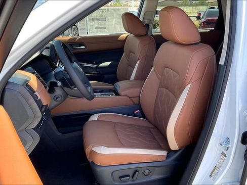 New 2026 Nissan Pathfinder Platinum FWD image 7