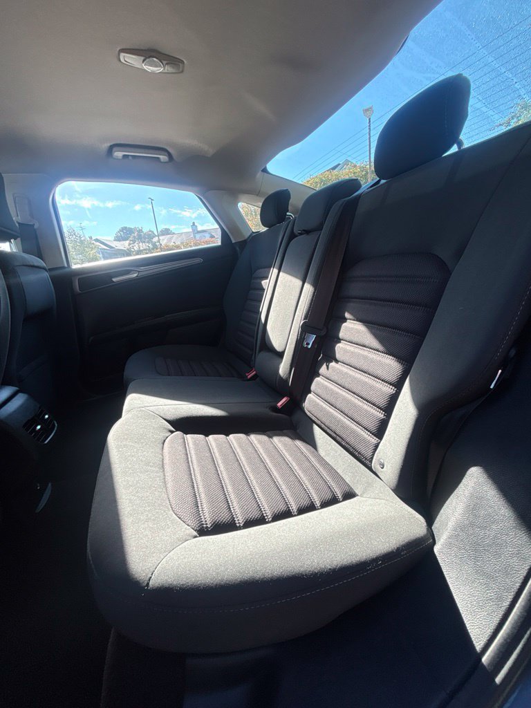 Used 2017 Ford Fusion SE FWD image 17