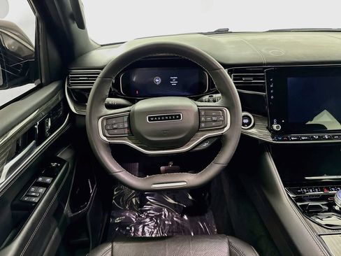 Used 2022 Jeep Wagoneer Series III w/ Premium Group I AWD/4WD image 23