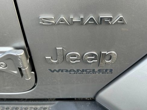 Used 2020 Jeep Wrangler Unlimited Sahara image 12