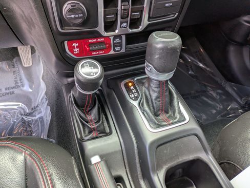 Used 2022 Jeep Gladiator Rubicon w/ LED Lighting Group AWD/4WD image 26