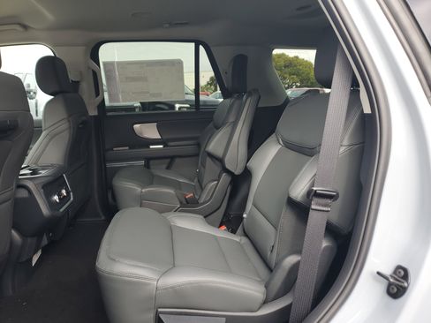 New 2026 Ford Expedition Active image 11