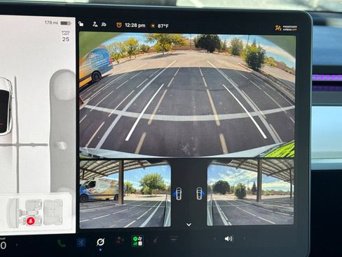 Used 2023 Tesla Model Y Performance AWD/4WD image 28