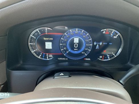 Used 2017 Cadillac Escalade ESV Luxury AWD/4WD image 13