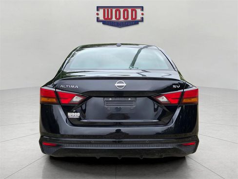 Used 2024 Nissan Altima 2.5 SV image 3