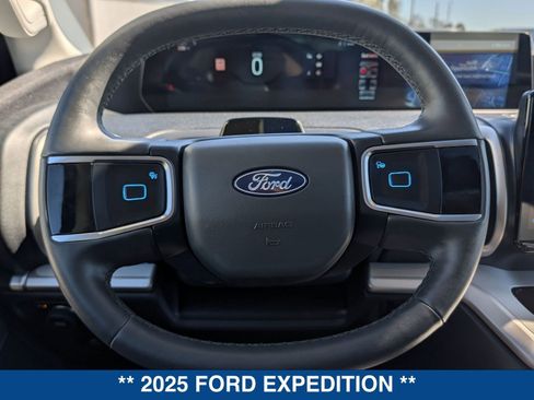 Used 2025 Ford Expedition Active image 31