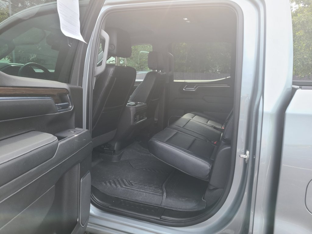 Used 2024 Chevrolet Silverado 1500 LT Trail Boss w/ Convenience Package II AWD/4WD image 19