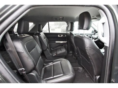Used 2024 Ford Explorer XLT w/ Equipment Group 202A RWD image 10