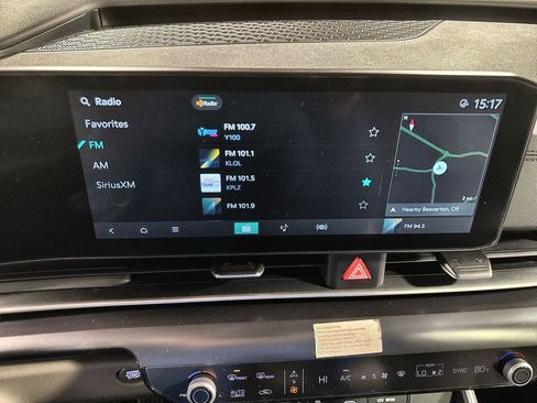 Used 2025 Kia Carnival image 23