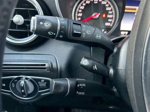 Used 2019 Mercedes-Benz GLC 300 4MATIC image 26