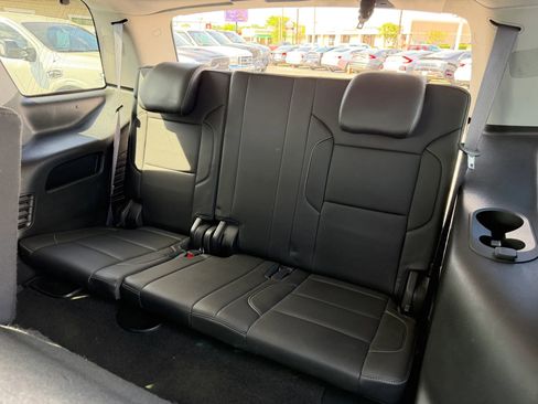 Used 2017 GMC Yukon SLT image 8