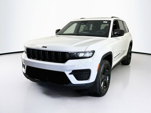 Used 2023 Jeep Grand Cherokee Altitude AWD/4WD image 1