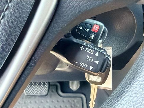 Used 2014 Toyota Corolla LE FWD image 18