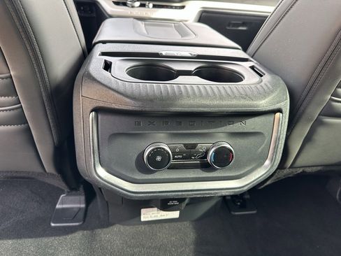 Used 2025 Ford Expedition Active image 27