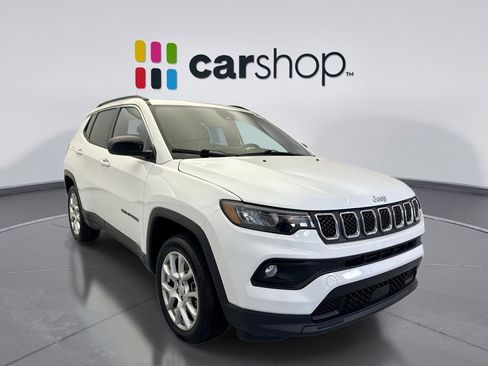 Used 2023 Jeep Compass Latitude w/ Sun and Sound Group AWD/4WD image 7