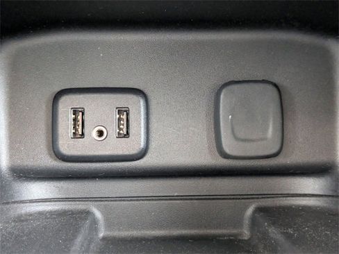 Used 2018 Chevrolet Equinox Premier image 28