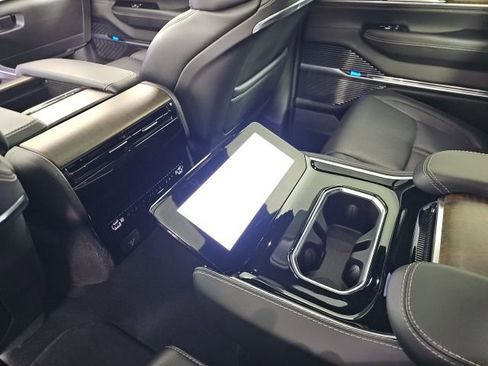 Certified 2022 Jeep Grand Wagoneer Series I image 28