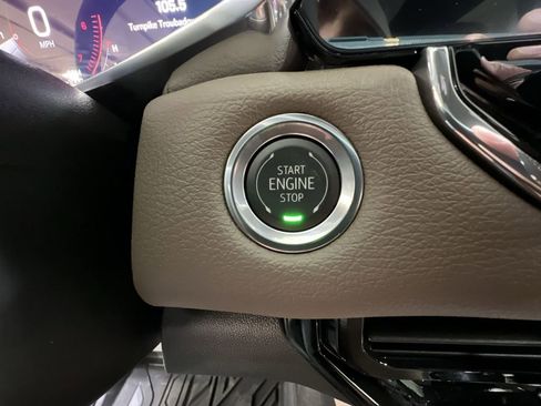 New 2025 GMC Canyon Denali w/ LPO, Denali Black Edition image 17