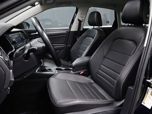 Used 2024 Volkswagen Jetta SE FWD image 11