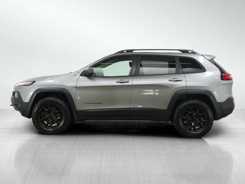 Used 2016 Jeep Cherokee Trailhawk w/ Cold Weather Group AWD/4WD image 2