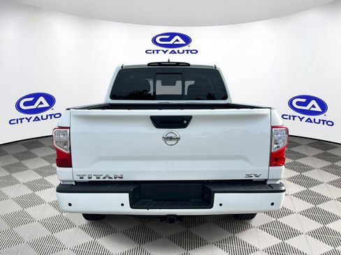 Used 2022 Nissan Titan SV RWD image 5