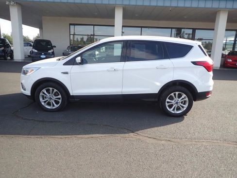 Used 2019 Ford Escape SE image 2