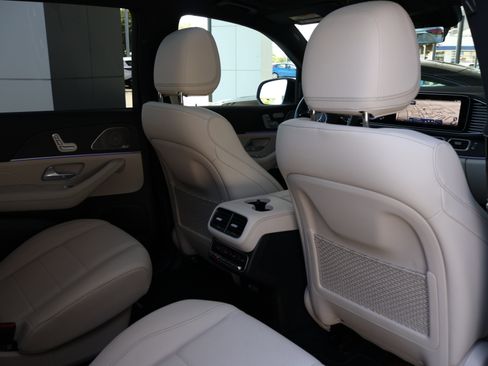 Used 2025 Mercedes-Benz GLS 450 4MATIC image 27