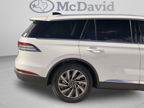 Used 2026 Lincoln Aviator 2WD image 32