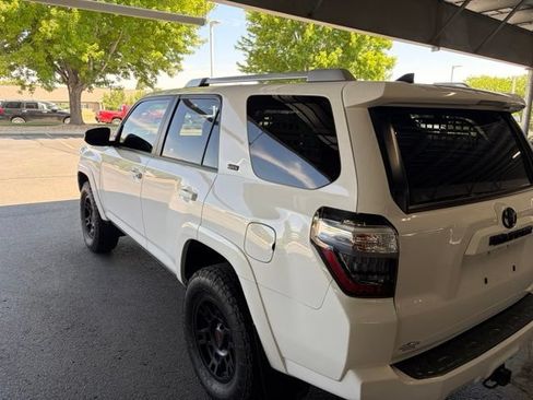 Used 2018 Toyota 4Runner SR5 AWD/4WD image 14