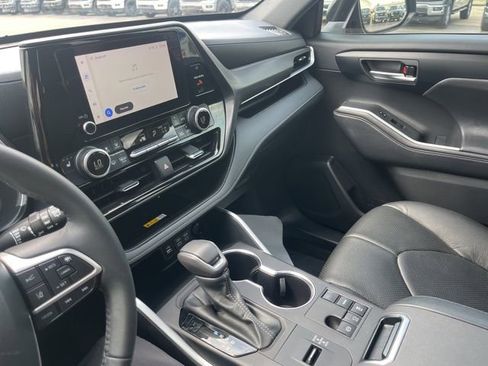 Used 2024 Toyota Highlander XSE image 14