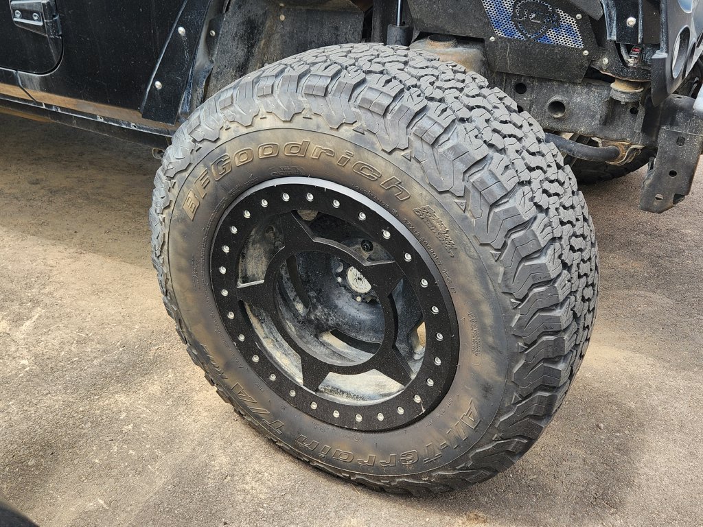 Used 2017 Jeep Wrangler Unlimited Rubicon w/ Connectivity Group AWD/4WD image 6