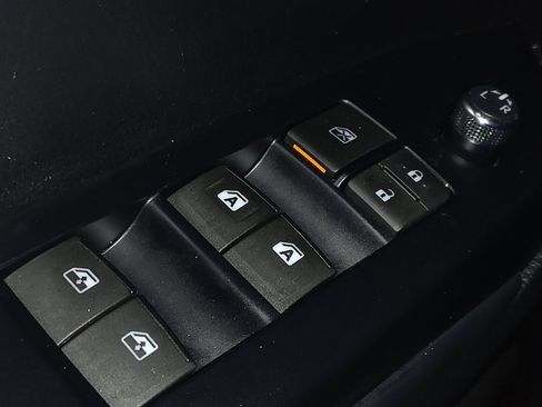 Used 2019 Toyota Highlander XLE image 27