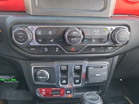 Used 2020 Jeep Wrangler Rubicon w/ LED Lighting Group AWD/4WD image 16