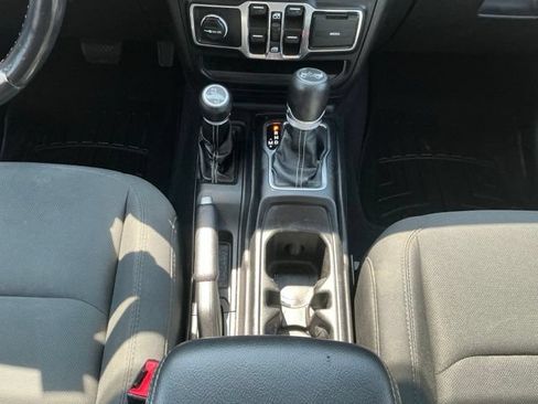 Used 2018 Jeep Wrangler Unlimited Sahara w/ Uconnect 4C Nav & Sound Group AWD/4WD image 28