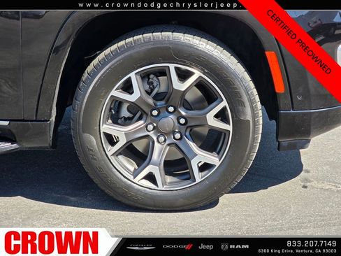 Certified 2024 Jeep Wagoneer L Series III w/ Flexible Seating Group image 9