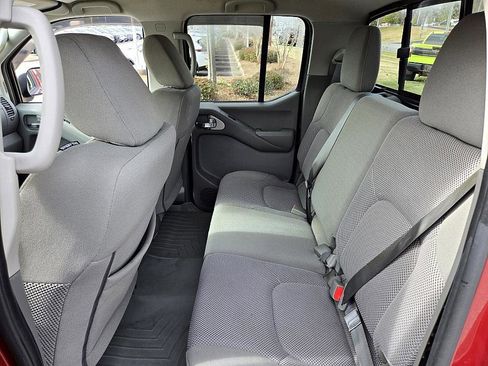 Used 2019 Nissan Frontier SV image 11