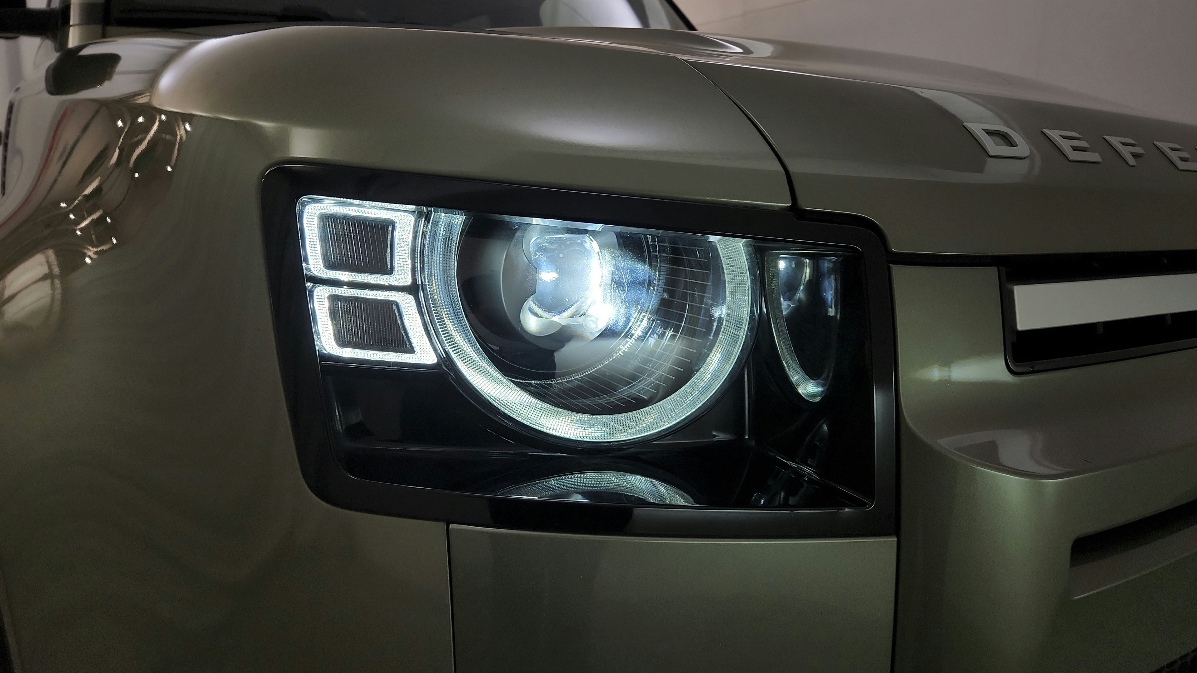 Used 2020 Land Rover Defender 110 HSE AWD/4WD image 36