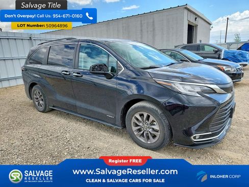 Used 2021 Toyota Sienna XLE w/ XLE Plus Package FWD image 5