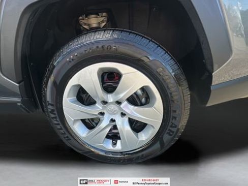 Used 2020 Toyota RAV4 LE image 17