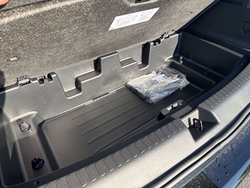 New 2026 GMC Acadia Denali Ultimate w/ LPO, Floor Liner Package AWD/4WD image 63