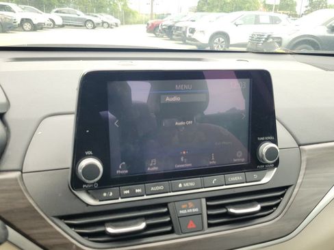 Used 2025 Nissan Altima 2.5 SV FWD image 24