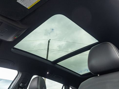 Used 2023 Volkswagen Atlas Cross Sport SE w/ Panoramic Sunroof Package AWD/4WD image 16