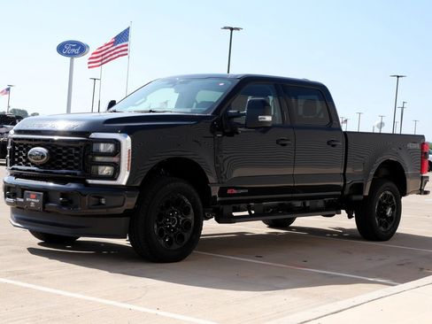 New 2026 Ford F250 Lariat w/ Black Appearance Package AWD/4WD image 7