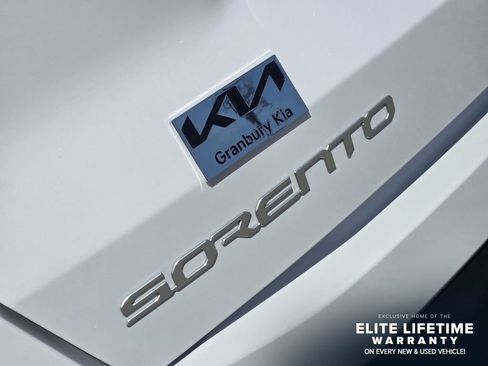 Used 2025 Kia Sorento EX FWD image 8
