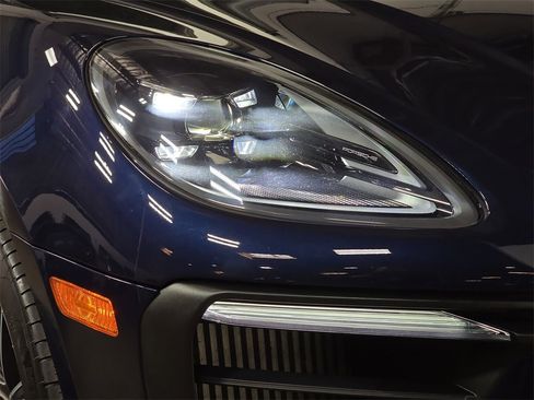 Used 2023 Porsche Macan S image 12