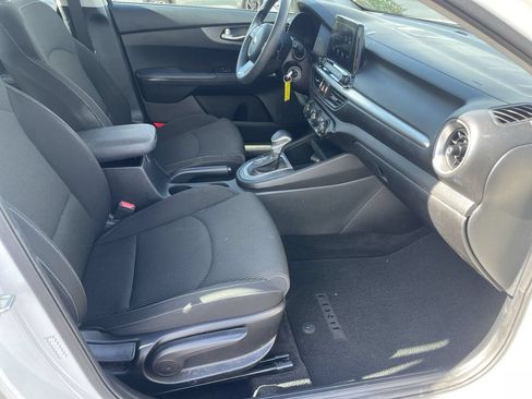 Used 2020 Kia Forte LXS FWD image 29