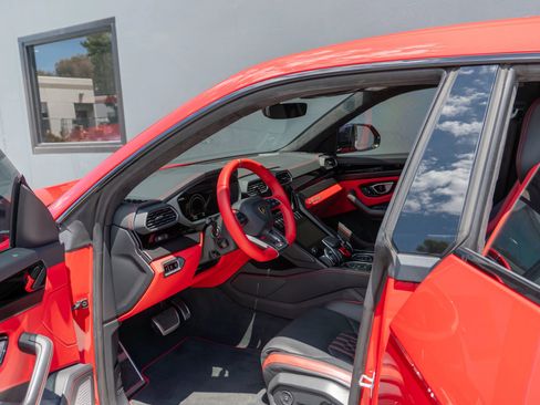 Used 2024 Lamborghini Urus S AWD/4WD image 10