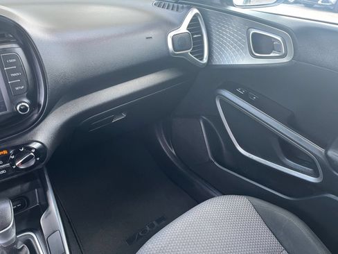 Used 2025 Kia Soul LX w/ LX Technology Package FWD image 32
