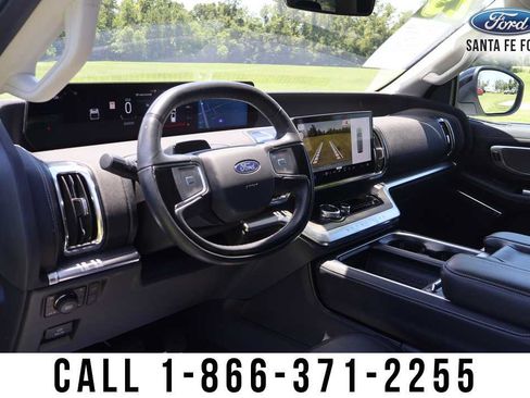 Used 2025 Ford Expedition Platinum AWD/4WD image 12